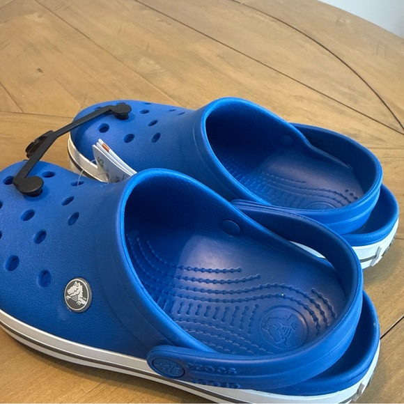 CROCS Mens 4 Women’s 6 Vibrant Blue